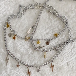 Skräddarsytt halsband  - Önskar du en unik design? Skriv till mig så fixar vi ett personligt halsband, men de berlocker du vill! Från 100kr!