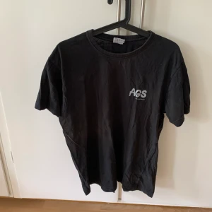 T-shirt - Snygg enkel svart t-shirt