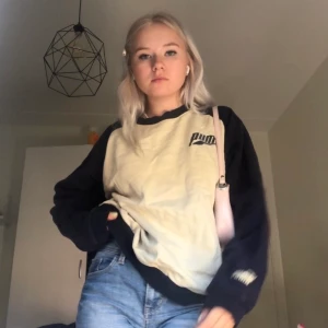 Puma collegetröja 🥺🥰 - fantastisk vintage puma tröja!  storlek S / M!  jag är en storlek S! frakt ingår !! ❤️ lämna bud!