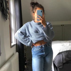 Blå stickad fin tröja  - Ljusblå stickad tröja, perfekt stor mysig tröja till hösten och vintern, sticks inte 