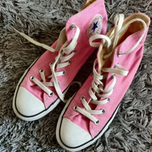 Rosa Converse - PAXADE! Storlek 39, köpta för 5 år sedan och knappt använda. 