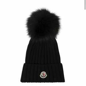 Äkta Moncler mössa - Använd några gånger, felfri