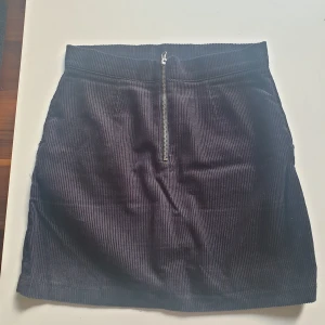 Manchester kjol - Kjol från Cubus. Aldrig använd