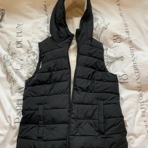 Hollisterväst - Marinblå väst från Hollister