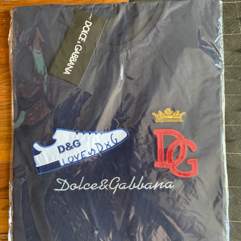 Helt ny Dolce & Gabbana t-shirt för killar Storlek: M men funkar S också — Kopia . T-shirts.