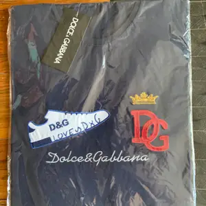 Helt ny Dolce & Gabbana t-shirt för killar Storlek: M men funkar S också — Kopia 