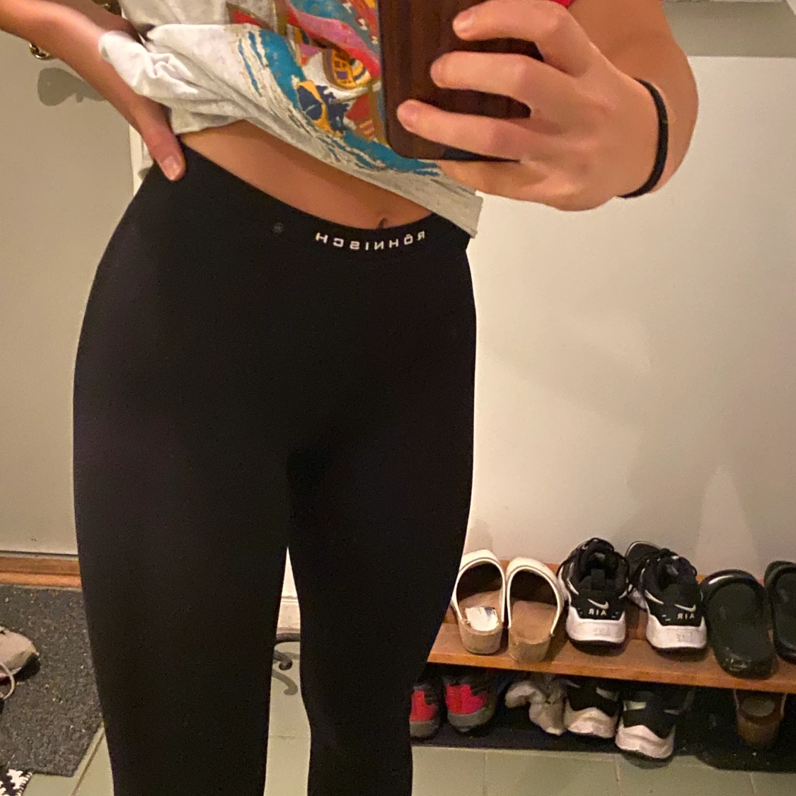 Utsvängda svarta byxor 