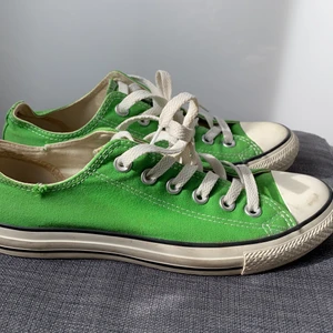 Converse  - Gröna converse, använda. 
