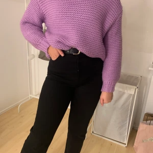 Stickad tröja  - En stickad tröja från Gina tricot. Frakt tillkommer 