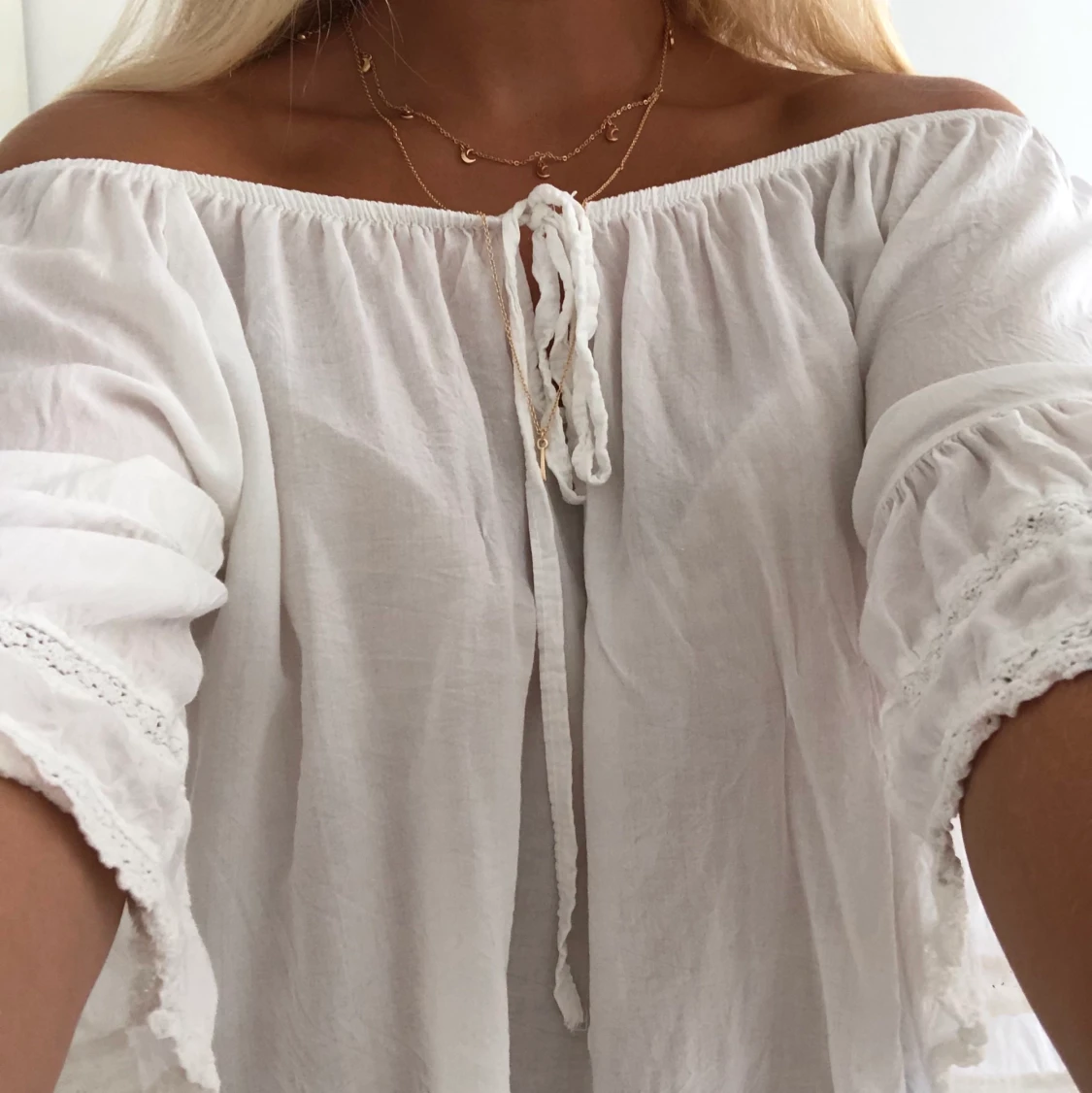 Vit off the shoulders blus 