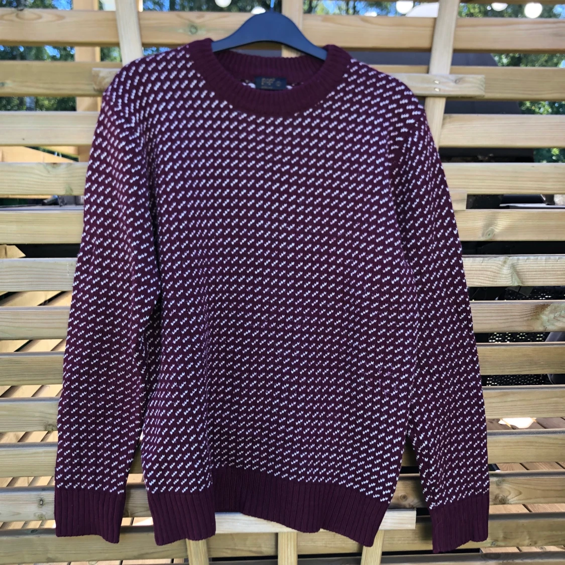 Vinröd tröja strl. S