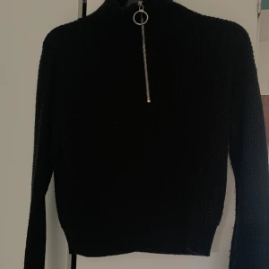 Svart stickad - Super snygg svart tröja. 