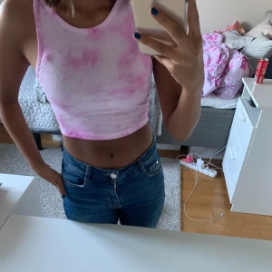 Zara - Supper snyggt linne som passar till mycket! Köpt i vitt från zara men har färgat det själv, har andra förger så kommer tyvärr inte till användning💕 frakt tillkommer på 20kr