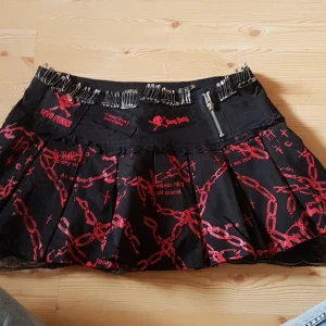 Kjol - Kjol från poizen storlek L men är mer M