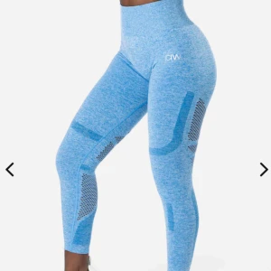  - Jättesnygga ljusblå tights från I CAN I WILL som bara är använda en gång, högmidjade och extremt bra passform! Säljer pga fel strlk. 