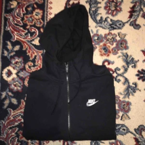  - Använd EN gång Svart färg  Kedja hela vägen upp till halsen Original pris 579kr