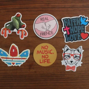 6 st klistermärken  - 6 st klistermärken, 18kr +11kr frakt. Skriv vid frågor! 