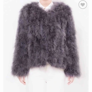 Pälsjacka - Så fin grå/lila pälsjacka från Pellobello i stl S men passar även XS💖Superfint skick och använd fåtal gånger! Säljes pga använder inte längre. Nypris är 1500. Frakt ung 100kr eller mötas upp i centrala Göteborg. Bud