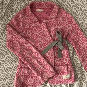  - Jättefin Odd Molly kofta, självklart äkta. Den är i fint skick! Skriv för fler bilder. Priset är diskuterbart