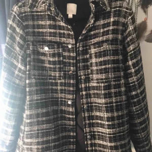  - Jacka från H&M💖☠️ väldigt skön och dessutom snygg!