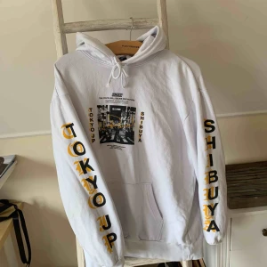  - Vit streethoodie från HM