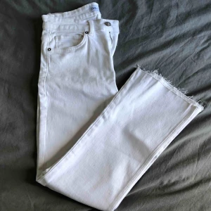  - Snygga both cut jeans, aldrig använde då de är i fel storlek. Frakt tillkommer