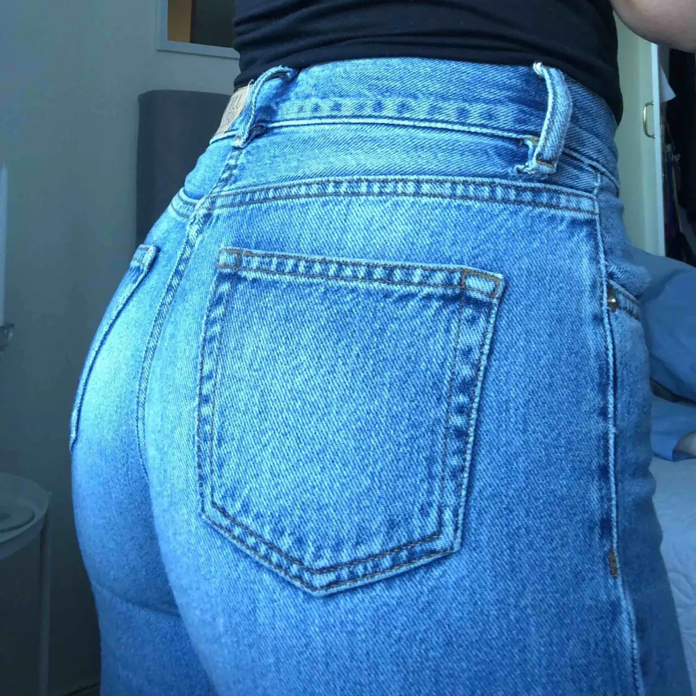 Jeans från Junkyard i storlek S. Bra passform. Säljer pga för många jeans Säljaren står för frakt. Jeans & Byxor.