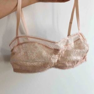  - Jättesöt ljusrosa spetsbralette. Knappt använd. (Frakt tillkommer om den ska skickas)