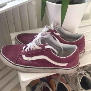  - Säljer dessa skor då dom inte används. Det finns en del fläckar men inget som inte går bort med lite vatten.   Priset går att diskutera!