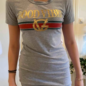  - Klänning från Aruba , okändt märke då jag klippt bort lappen. Oanvänd 