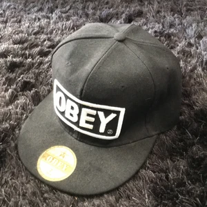 Obey keps - En obey keps köpt från Spanien. Helt oanvänd. I strl Unisex. Frakt tillkommer. 
