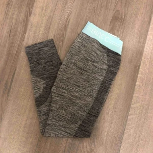  - Träningstights från märker Blacc, kommer aldrog till användning och i väldigt bra skick. Lite nopprig på mudden (se bild 2). Kan mötas upp i gävle!💙💎