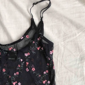  - Superfin mesh body från BikBok o storlek XS. Aldrig använd så nyskick. Köparen står för frakten på 42kr🦋