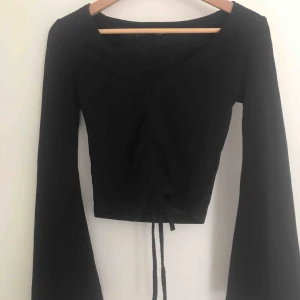  - Skitsnygg topp från Sheinside. Jag köpte storlek M men passade som S. Jag köpte likadan i blå som passade som M så ni ser ut den ser ut på :) inga hål eller fläckar. 