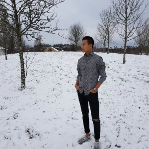 Skjorta - Skjorta med fina mönster. 150kr fri frakt. Storlek S. En snygg skjorta som är använd max 2 gånger. Fin material och ser helt ny ut. #skjorta