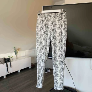  - Kostymbyxor från hm. 