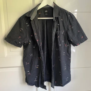 Snygg vans skjorta från vans i bra skick - Storlek M + kontakta för fler frågor :) 