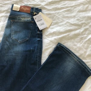 Bootcut / flare jeans från zara - Blåa bootcut/fare jeans från zara i storlek 36. Helt oanvända med alla lappar kvar