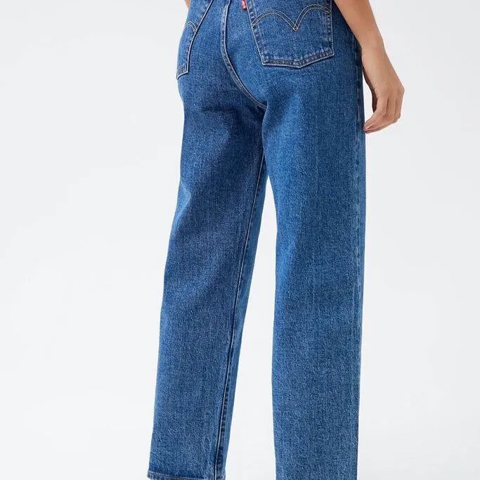Levi’s jeans, nyinköpta för ett år sedan, sparsamt använda. Köpta för 1100kr.. Jeans & Byxor.