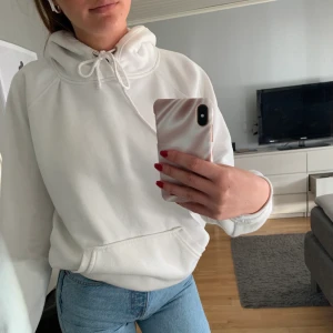 Hoodie - Säljer min vita super sköna och snygga hoodie 