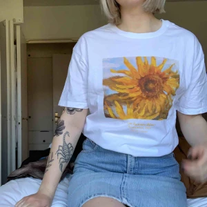  - T-shirt från pull&bear. Aldrig använd. Kan mötas upp i Malmö/Växjö annars tillkommer frakt🌸