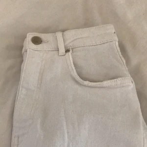 Vit jeanskjol! - Aldrig använt alltså mycket bra skick!!