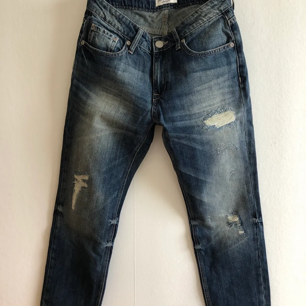 Jättefina jeans. Är dock för små för mig. Knappt använda. Kan hämtas i Malmö, är lite osäker på exakt fraktkostnad.. Jeans & Byxor.