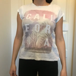 Kappahl  - Använd en vit fin t-shirt, storlek S🌸 Köparen betalar för frakten🌸