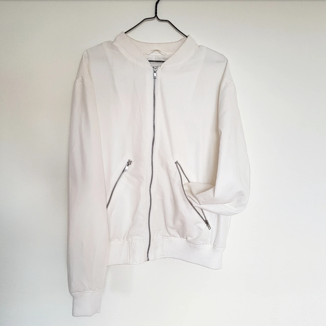 Vit bomberjacka  - 90
