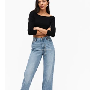 Wide leg jeans - Från monki, slutsålda i denna storlek på hemsidan. Skriv för fler bilder💕