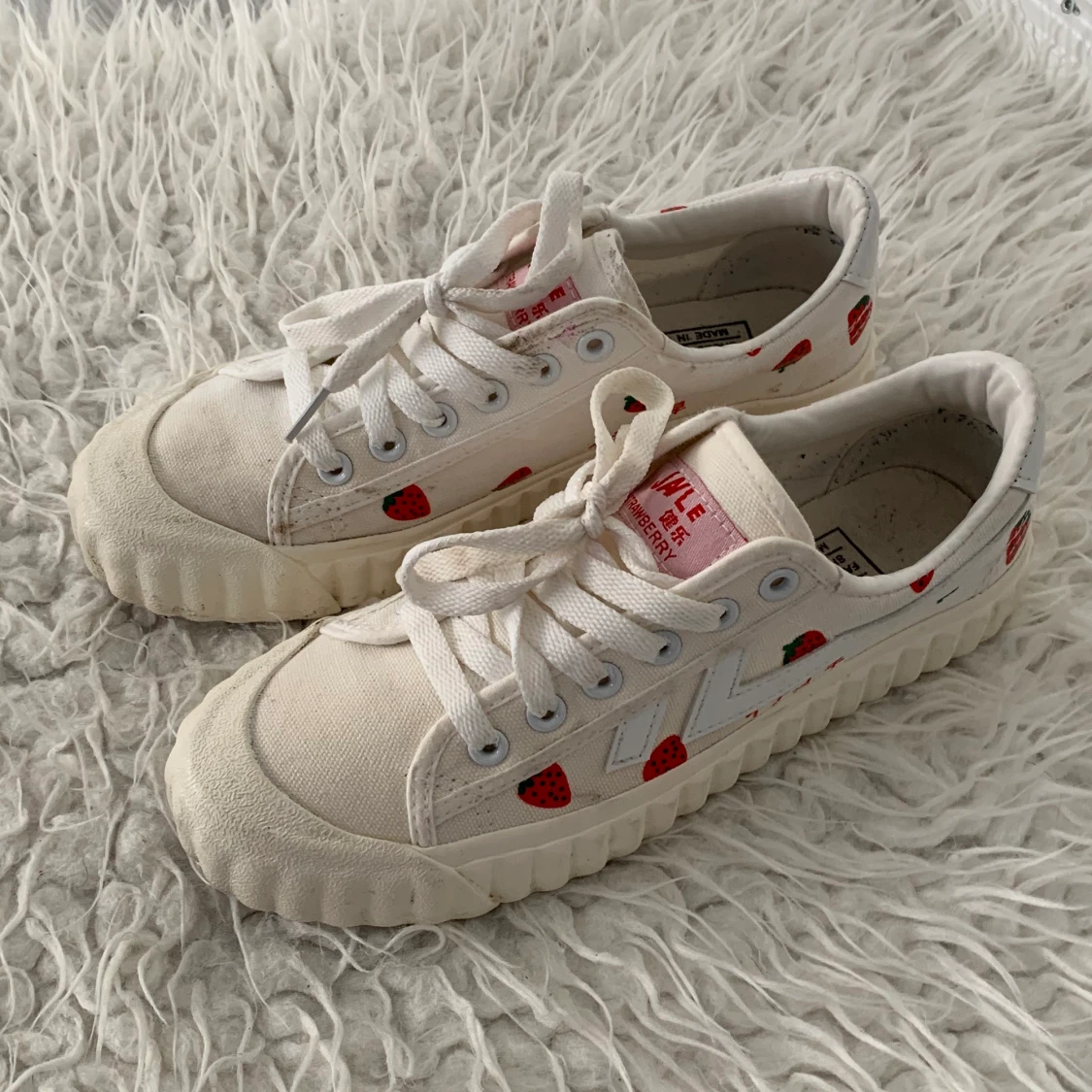 Strawberry shoes - 90