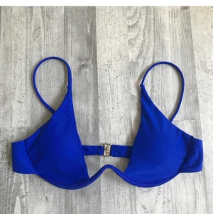Blå bikini topp - Skitsnygg blå bikiniöverdel som är köpt på plick💕 strl s
