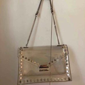  - Väska från zara, genomskinlig och vi bra skick!