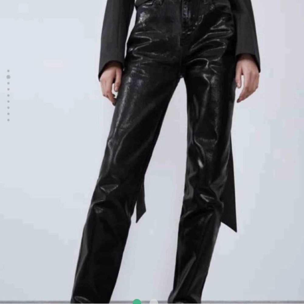 Blanka svarta jeans, från Zara | Plick Second Hand